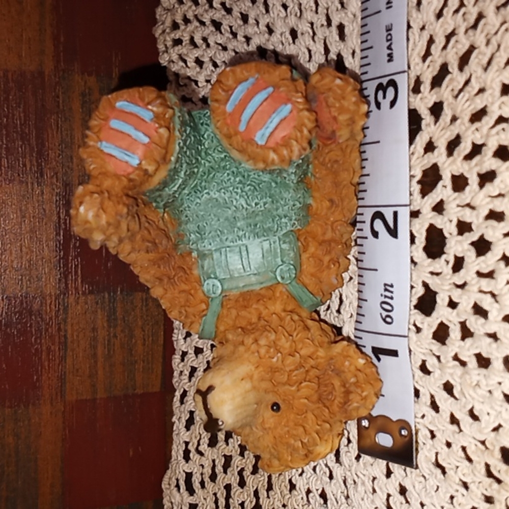 "1990" RESIN TEXTURED TEDDY BEAR WITH GREEN OVERALLS(CH/TP) - Picture 11 of 14